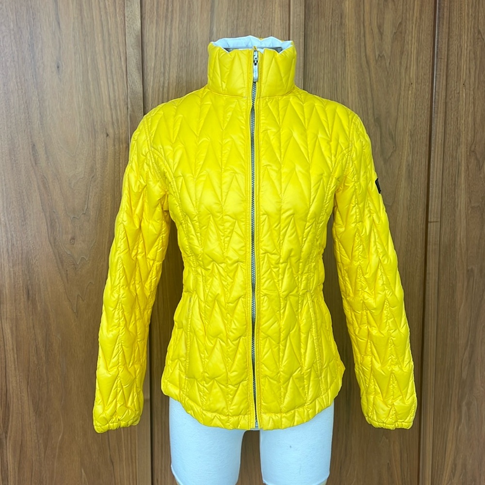 Skea ski jacket, great for ski with medium insulation or great for apre ski
